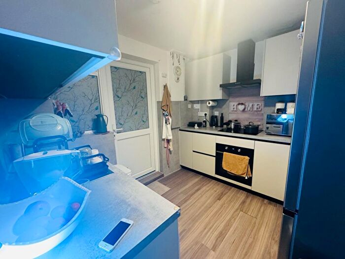 1 Bedroom Terraced House To Rent In Blundell Road, Edgware, HA8