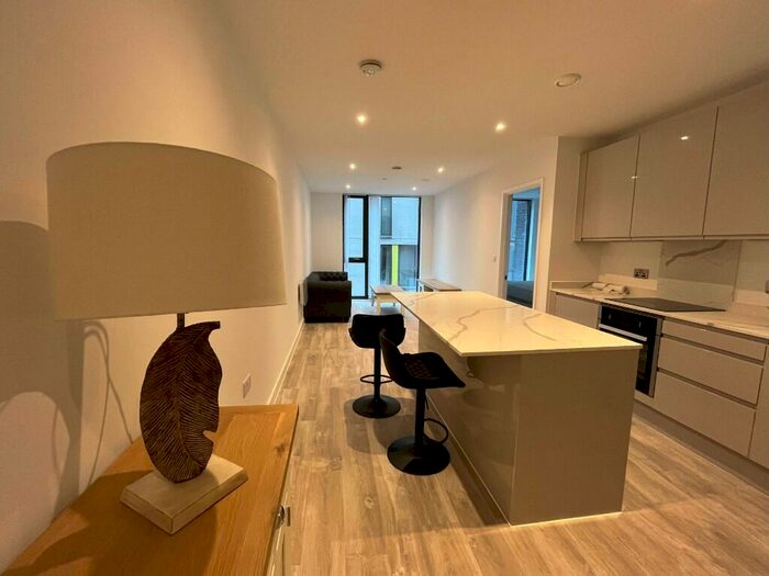 1 Bedroom Flat To Rent In Queen Street, Manchester, Greater Manchester, M3