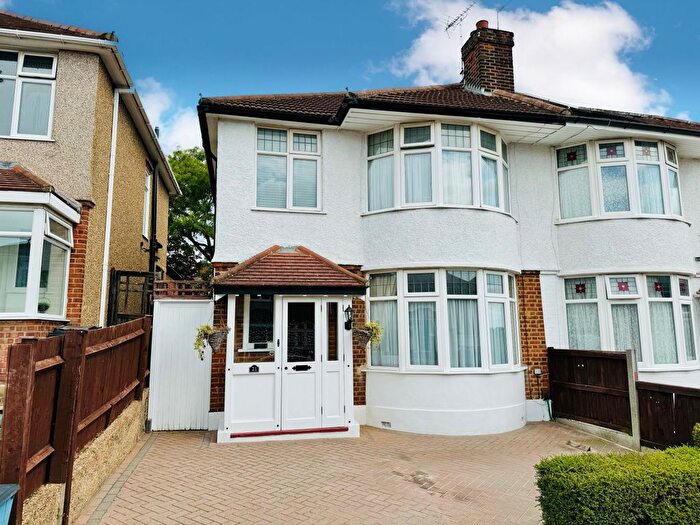 3 Bedroom Semi Detached House For Sale In Parkland Road, Woodford Green, IG8