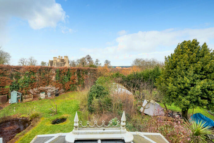 3 Bedroom Semi-Detached House For Sale In Drydens Close, Titchmarsh, NN14