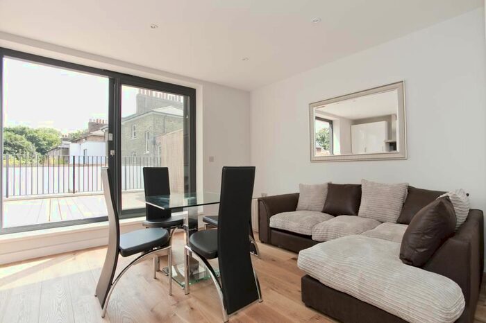 2 Bedroom Flat To Rent In Southgate Road, Islington, N1