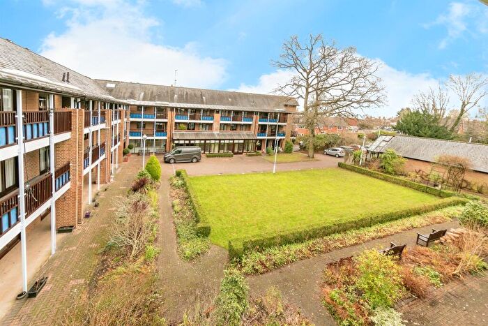 1 Bedroom Retirement Property For Sale In Emmbrook Court, Reading, RG6