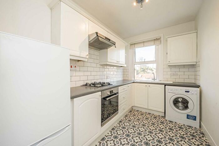 1 Bedroom Flat To Rent In St. Margarets Road, St Margarets, Twickenham, TW1