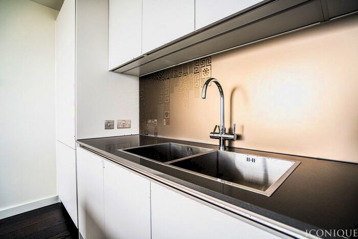 5 Bedroom Flat For Sale In Bondway, London, SW8