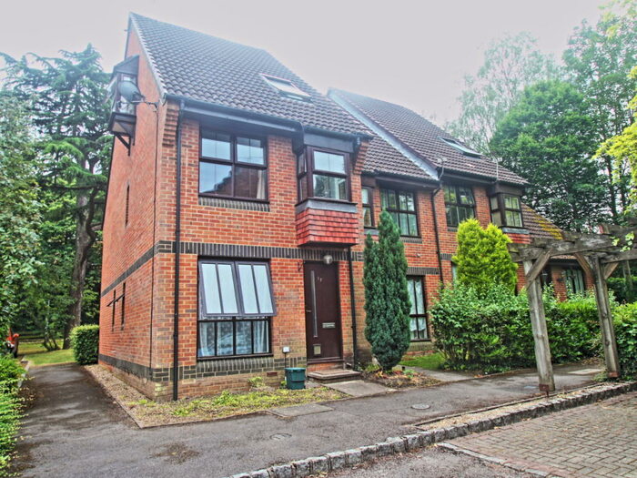 1 Bedroom Flat To Rent In Badgers Close, Woking, GU21