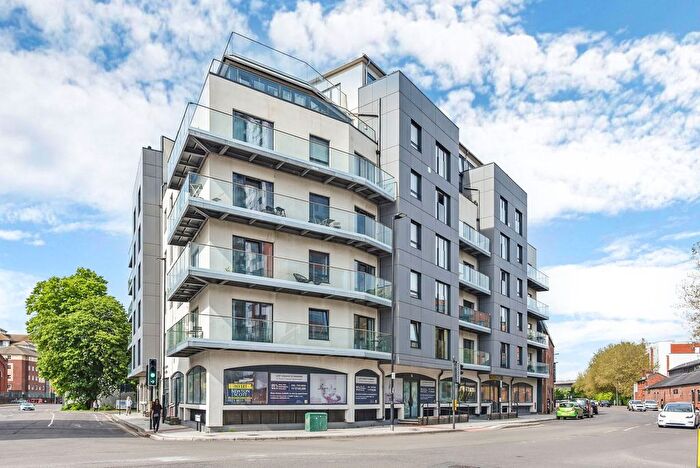 1 Bedroom Flat For Sale In Royal Crescent Road, Royal Crescent Apartments, SO14