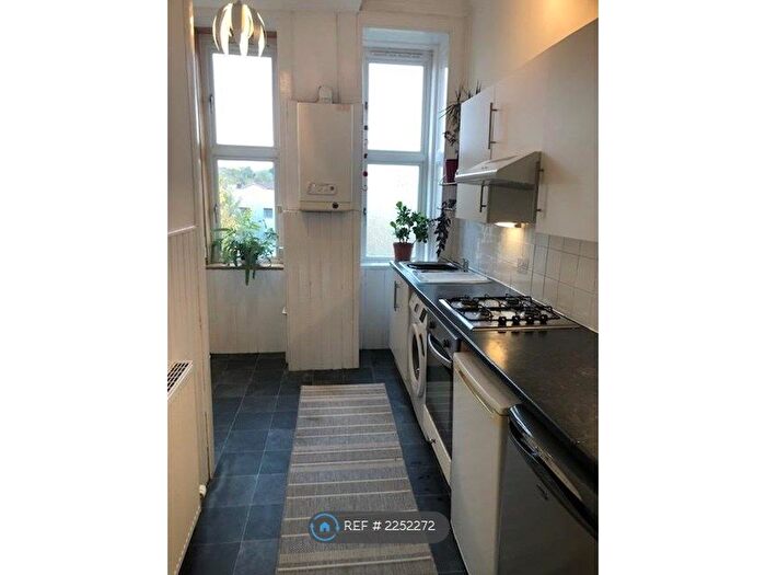 2 Bedroom Flat To Rent In Broomlands Street, Paisley, PA1