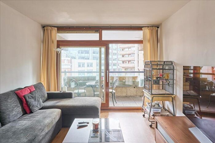 1 Bedroom Apartment For Sale In Ben Jonson House, Barbican, London, EC2Y