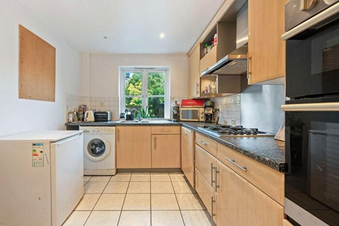 4 Bedroom Town House To Rent In Charles Haller, Tulse Hill, Brockwell Gardens, London, SW2