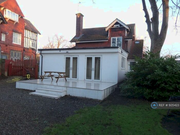 6 Bedroom Detached House To Rent In North Hill Road, Leeds, LS6