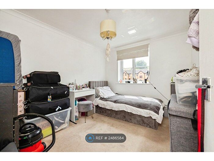 2 Bedroom Flat To Rent In Mullards Close, Mitcham, CR4