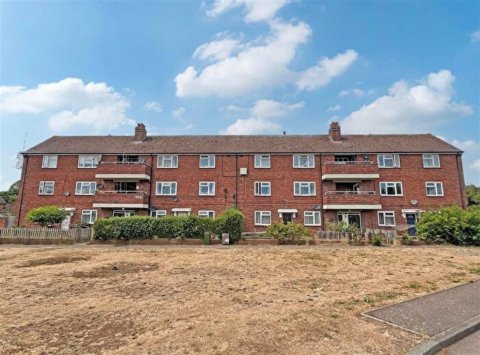 2 Bedroom Flat For Sale In Leith Road, Bedford, MK42