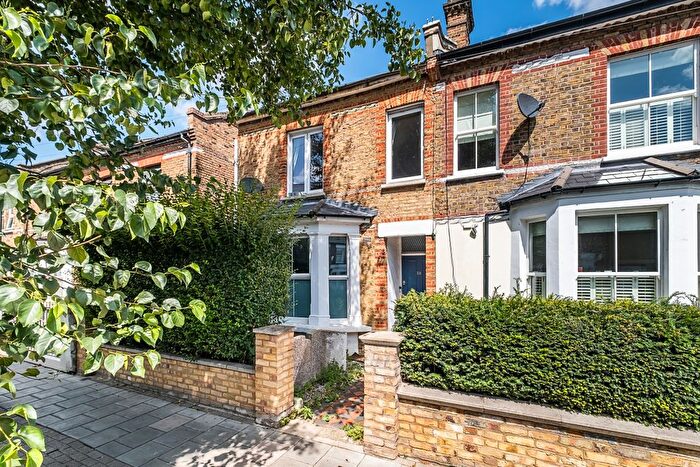 2 Bedroom Flat To Rent In Fernlea Road, London, SW12