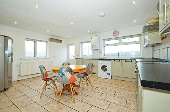 3 Bedroom Flat For Sale In Pisgah Street, Kenfig Hill, Bridgend, CF33
