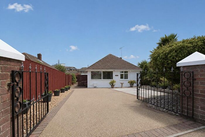 2 Bedroom Detached Bungalow For Sale In Ample Driveway Parking * Lake, PO36