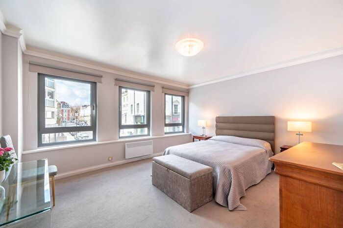 1 Bedroom Flat For Sale In Kensington Church Street, Kensington, London, W8