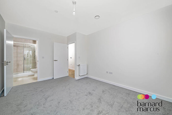 2 Bedroom Apartment To Rent In Victoria Road, Barnet, EN4