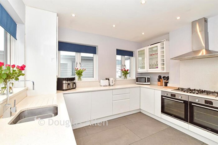 3 Bedroom Bungalow For Sale In Forest Road, Ilford, Essex, IG6