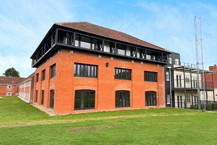 2 Bedroom Flat For Sale In Syer Court, Hadleigh, Ipswich, IP7