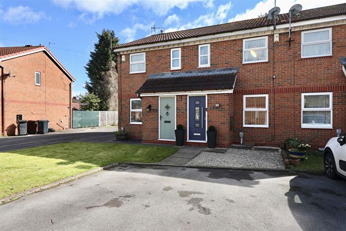 2 Bedroom Terraced House For Sale In Oakfield Court, Hull, HU6