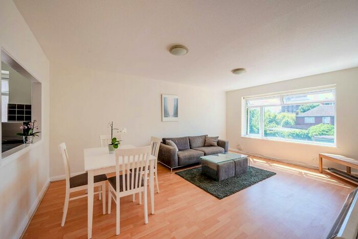 2 Bedroom Flat To Rent In Princes Road, Wimbledon, London, SW19