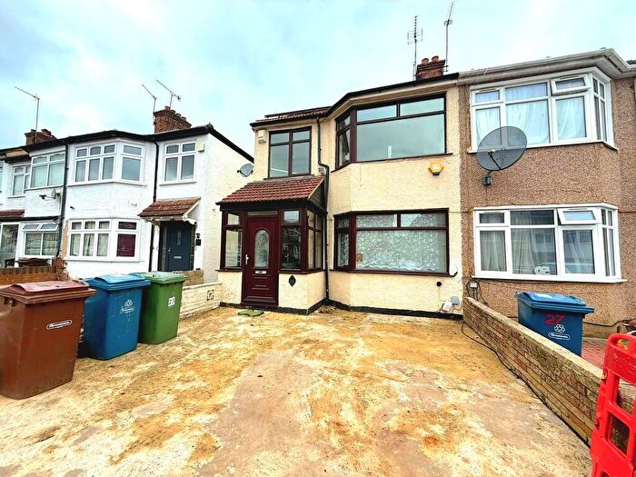 4 Bedroom End Of Terrace House To Rent In Crofts Road, Harrow, HA1