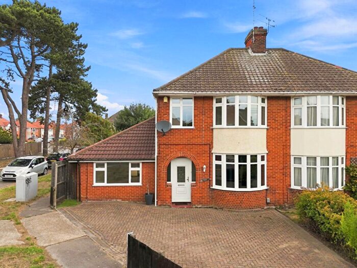3 Bedroom Semi Detached House For Sale In Felixstowe Road, Ipswich, IP3