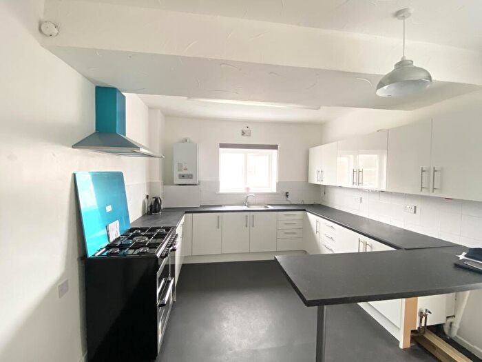 3 Bedroom Maisonette To Rent In Mary Street, Porthcawl, CF36