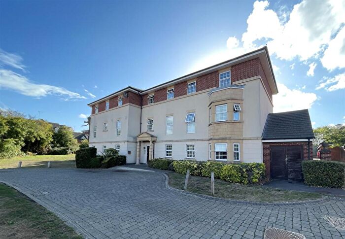 2 Bedroom Flat For Sale In The Warren, Tuffley, Gloucester, GL4