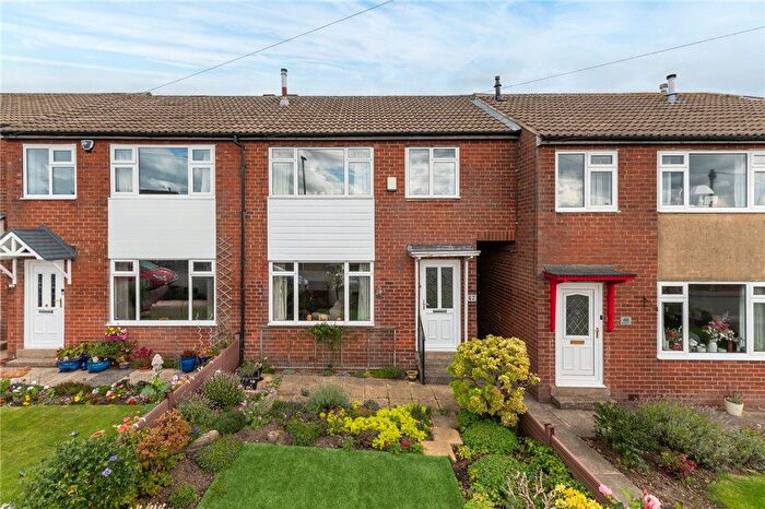 3 Bedroom Town House For Sale In Highfield Drive, Gildersome, Morley, Leeds, LS27