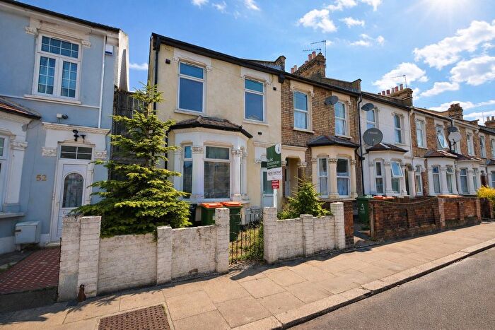 2 Bedroom Flat To Rent In Dersingham Avenue, London, Greater London, E12