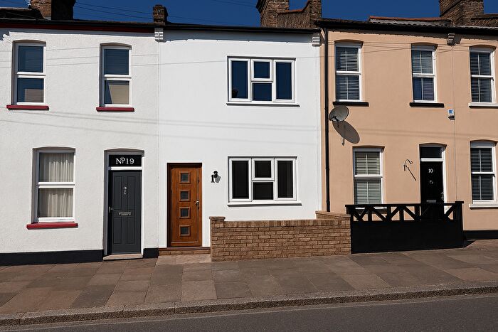 2 Bedroom Terraced House To Rent In Oakleigh Avenue, Southend-On-Sea, SS1