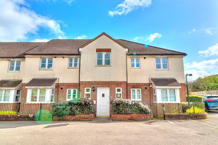 2 Bedroom Flat For Sale In Marlow Road, Stokenchurch, HP14