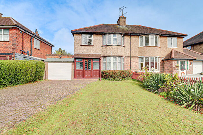 3 Bedroom Semi-Detached House For Sale In Hatfield Road, St. Albans, Hertfordshire, AL4
