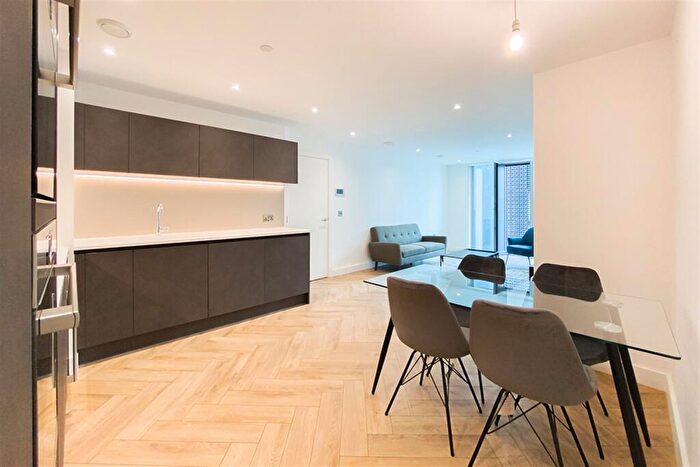 2 Bedroom Apartment To Rent In Elizabeth Tower, Crown Street, M15