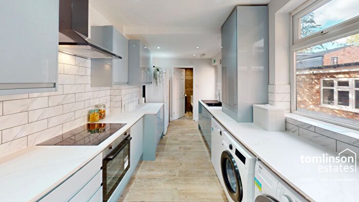 5 Bedroom Semi Detached House To Rent In Balfour Road, Nottingham, NG7