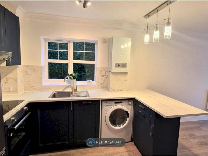 2 Bedroom Flat To Rent In Bedford Road, Reading, RG1