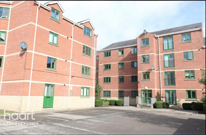 2 Bedroom Flat To Rent In Admiral Street, Leeds, LS11
