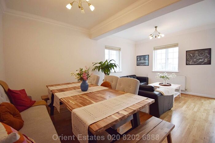 3 Bedroom Flat To Rent In Finchley Road, London, NW11