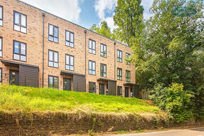 3 Bedroom Town House For Sale In New Road, Stocksbridge, Sheffield, S36