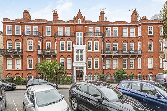 3 Bedroom Flat To Rent In Edith Road, London, W14