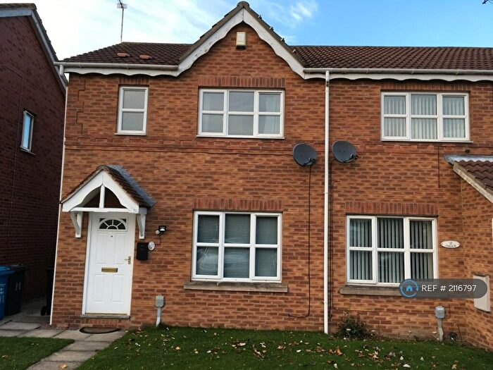 3 Bedroom Semi-Detached House To Rent In Mast Drive, Hull, HU9