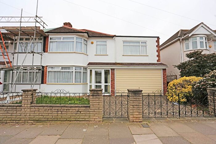 5 Bedroom Semi Detached House To Rent In Gordon Road, Chadwell Heath, RM6