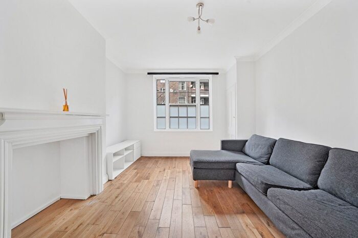 3 Bedroom Flat To Rent In Greet House, Frazier Street, SE1