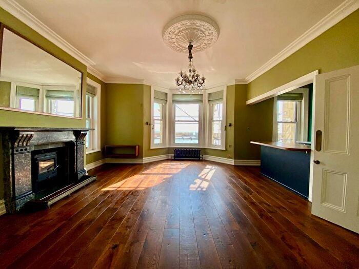 3 Bedroom Flat To Rent In Marine Parade, Worthing, BN11