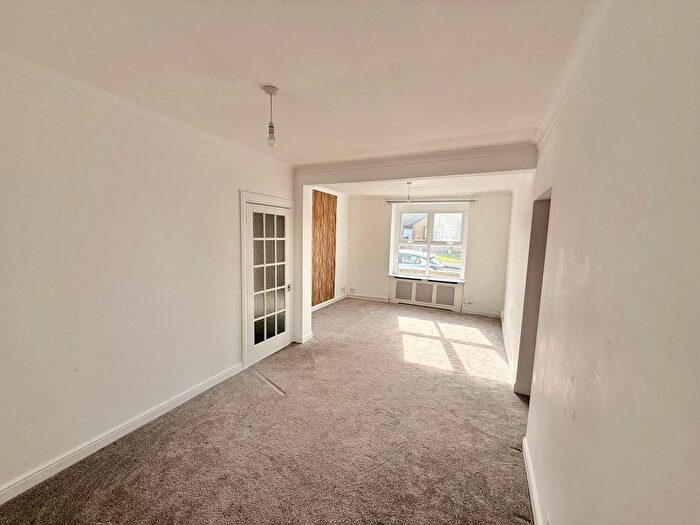 3 Bedroom Semi-Detached House For Sale In Whitley Road, Loughor, Swansea, SA4