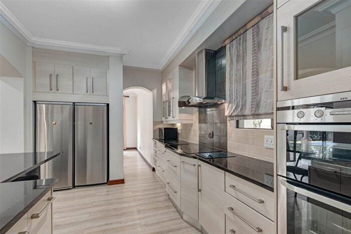 4 Bedroom Semi-Detached House To Rent In London, SW2