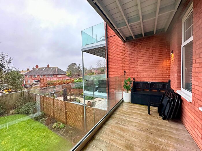 2 Bedroom Flat For Sale In Elwyn Road, Exmouth, EX8