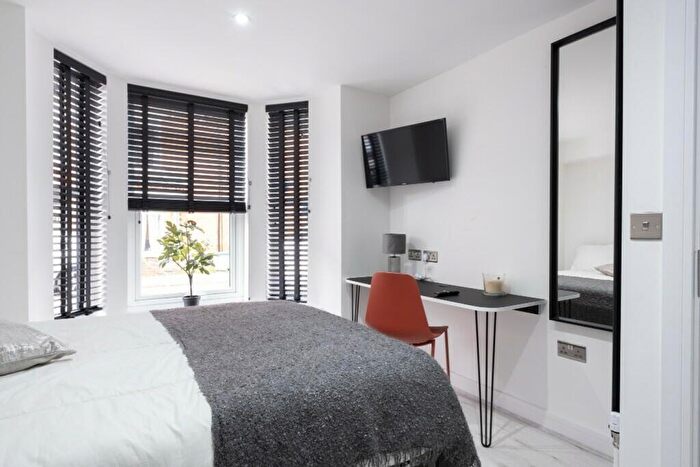 6 Bedroom House To Rent In Prior Street, Lincoln, LN5