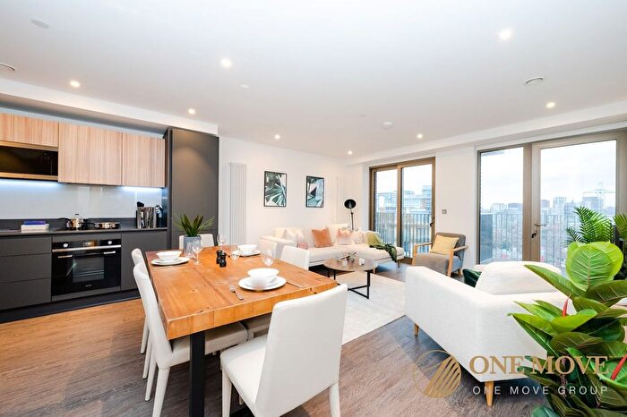 3 Bedroom Flat To Rent In Western Gateway, London, E16